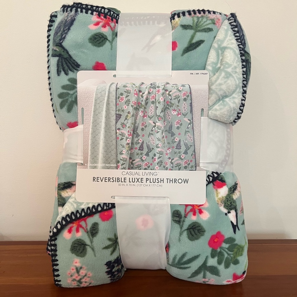 Casual Living Reversible Luxe Plush Throw